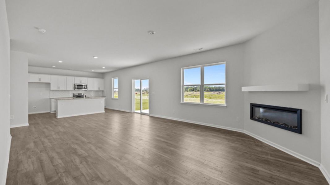 Spacious, unfurnished interior of a new home in East Ridge, Ayden (Image 16).