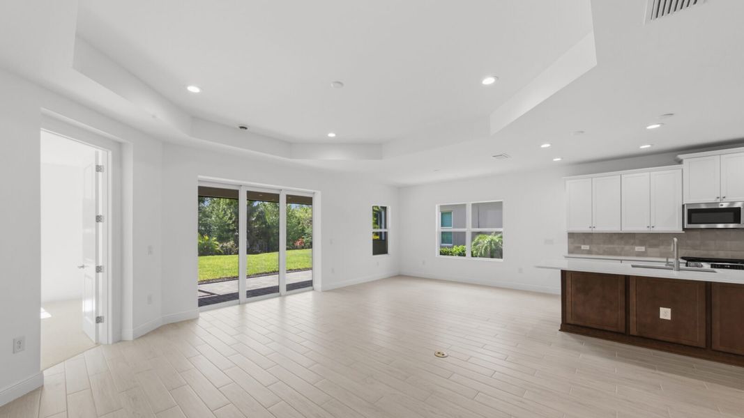 Spacious, unfurnished interior of a new home in Verandah, Fort Myers (Image 16).