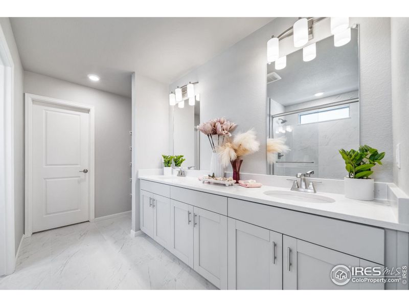 Furnished interior view inside a new home in Thompson River Ranch, Johnstown (Image 33).