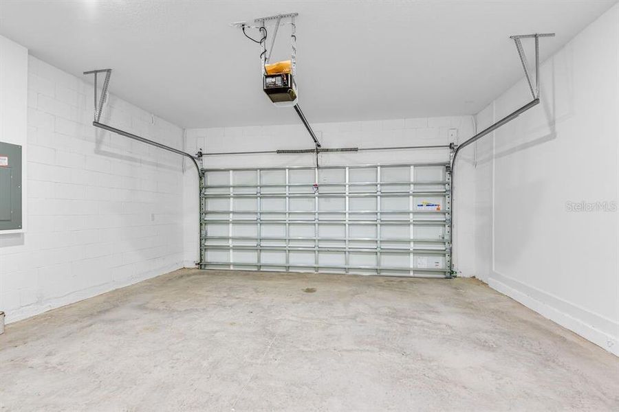 Spacious, unfurnished interior of a new home in Ardisia Park, New Smyrna Beach (Image 20). Spacious, unfurnished interior of a new home in Ardisia Park, New Smyrna Beach (Image 20).