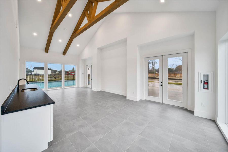 Spacious, unfurnished interior of a new home in , Houston (Image 33).