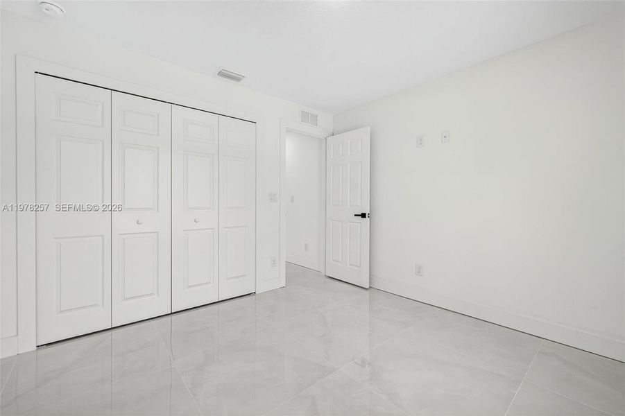 Spacious, unfurnished interior of a new home in , Lehigh Acres (Image 16).