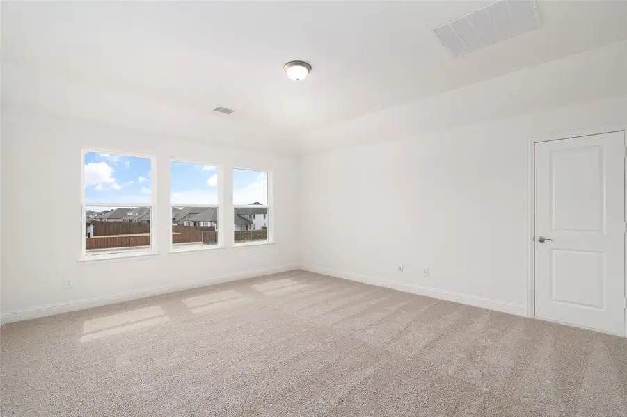Spacious, unfurnished interior of a new home in Lake Breeze, Lavon (Image 28).