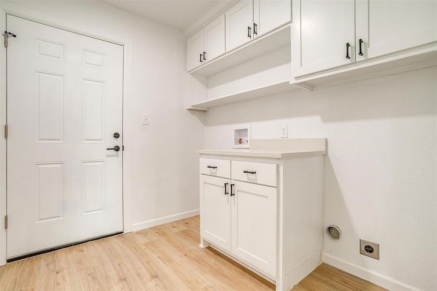 Utility room includes cabinets! Utility room includes cabinets!
