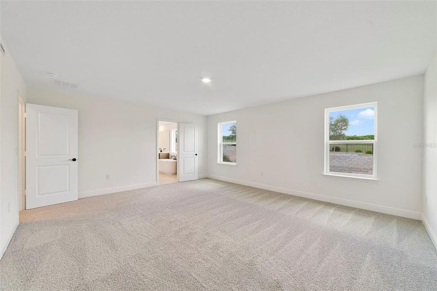 Spacious, unfurnished interior of a new home in Vintner Reserve, Clermont (Image 23).