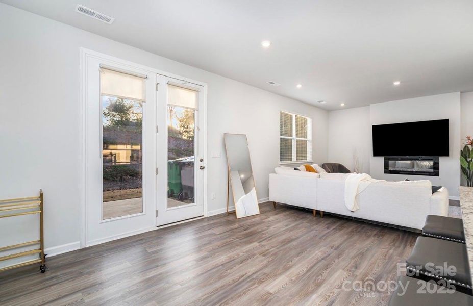 Dining Area Dining Area