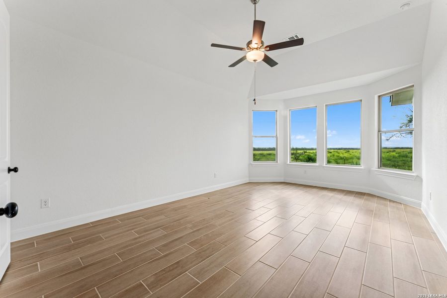 Spacious, unfurnished interior of a new home in Preserve at Annabelle Ranch, San Antonio (Image 8).