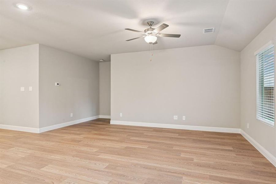 Spacious, unfurnished interior of a new home in Lakehaven - Signature Series, Farmersville (Image 21).