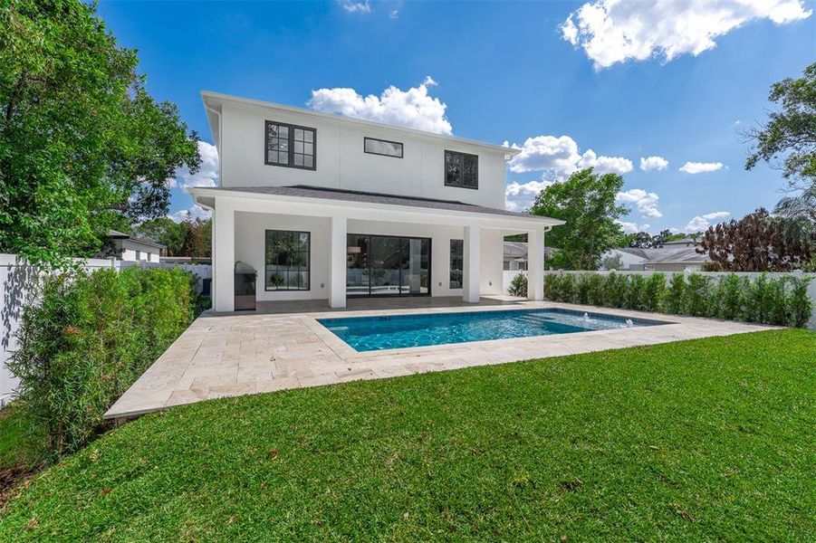 Exterior details and patio area of a home in College Park, Orlando (Image 29).