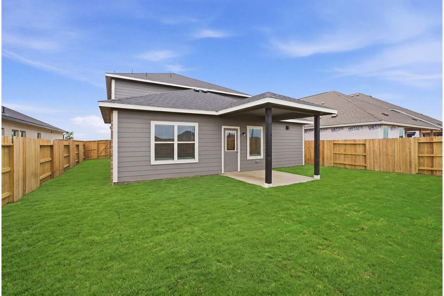 Exterior details and patio area of a home in Ashland, Texas City (Image 24).
