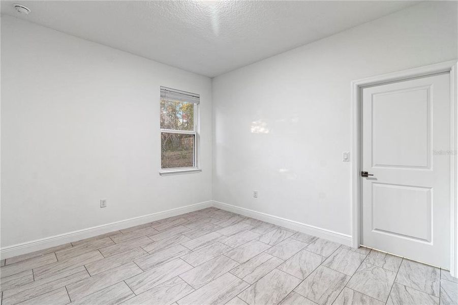 Spacious, unfurnished interior of a new home in , Citrus Springs (Image 32).