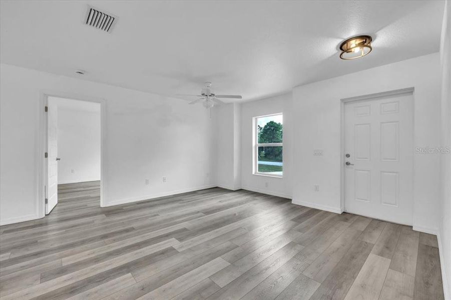 Spacious, unfurnished interior of a new home in , Punta Gorda (Image 25).