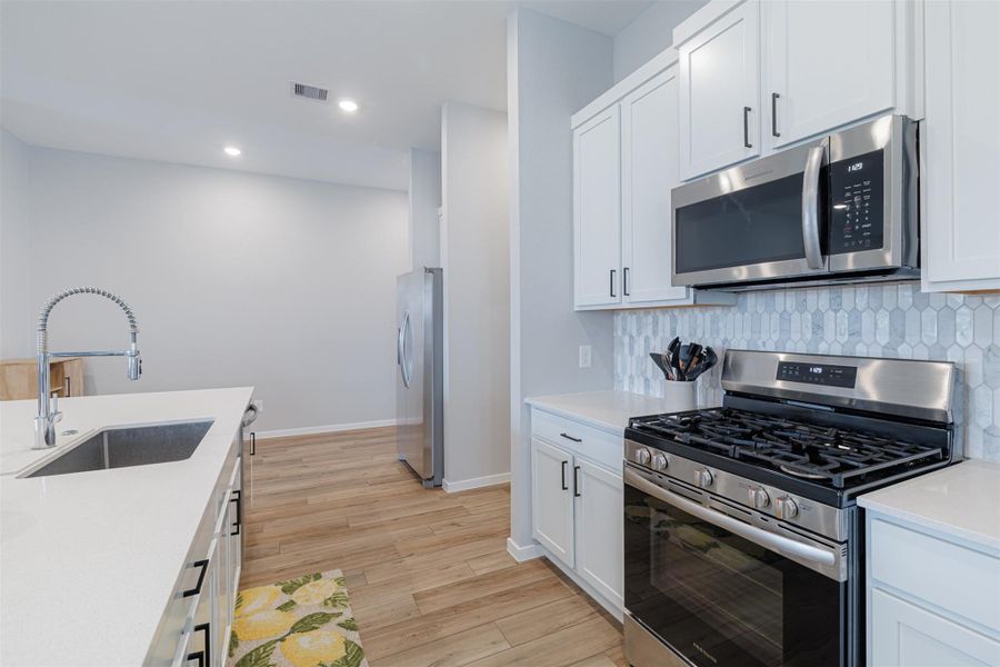 Furnished interior view inside a new home in Lago Mar, Texas City (Image 12).