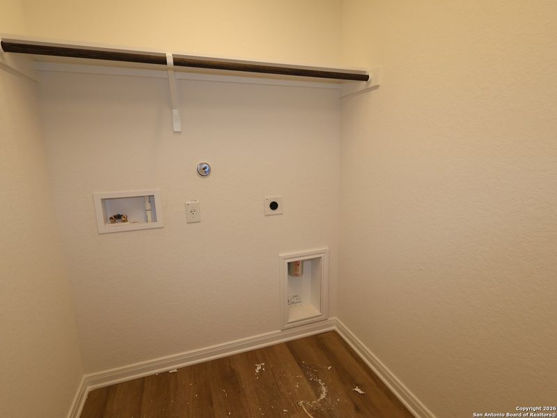 Spacious, unfurnished interior of a new home in Agave, San Antonio (Image 29).