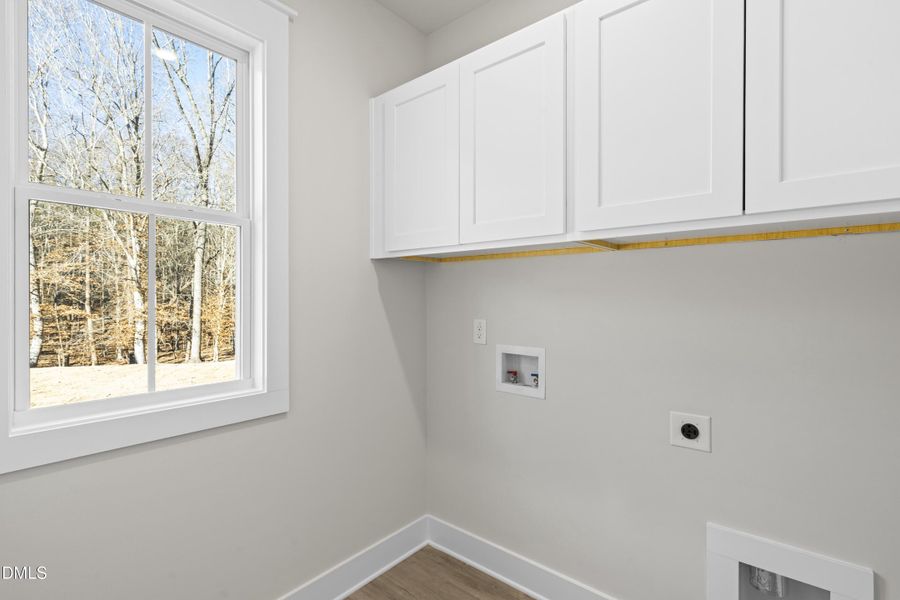 Laundry - Toward Cabinets - DSC04776