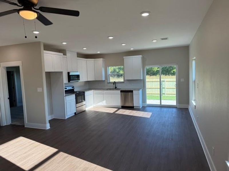 Spacious, unfurnished interior of a new home in , Bells (Image 11).