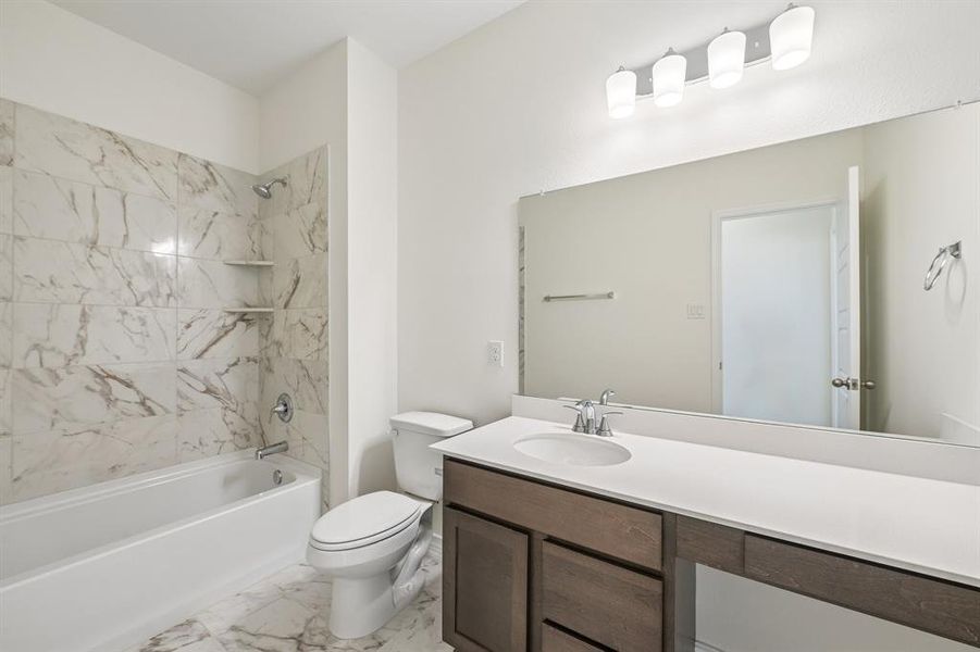 Furnished interior view inside a new home in Cottonwood Creek, Seagoville (Image 11).