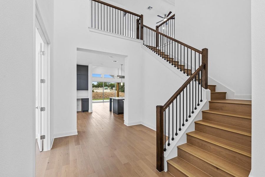 Spacious, unfurnished interior of a new home in The Hollows Canyon - 60', Lago Vista (Image 23).