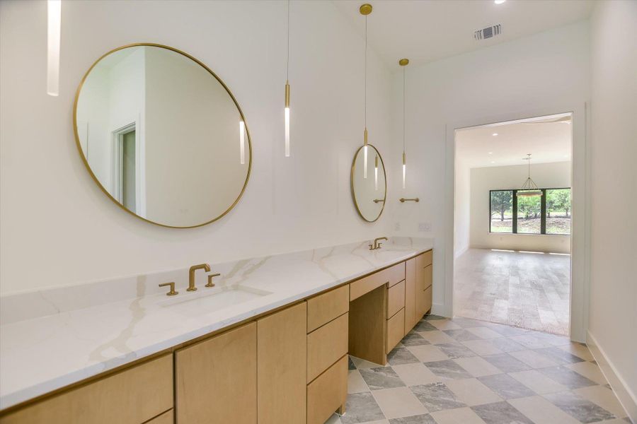 Furnished interior view inside a new home in , Horseshoe Bay (Image 16).