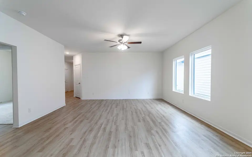 Spacious, unfurnished interior of a new home in Katzer Ranch, Converse (Image 13).