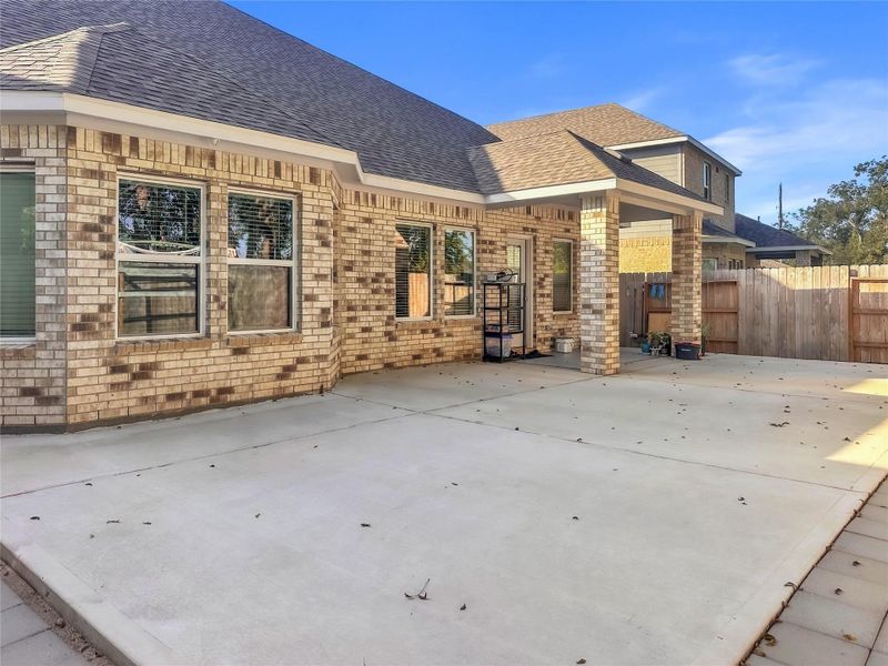 Exterior details and patio area of a home in Creekside Farms, Richmond (Image 4).