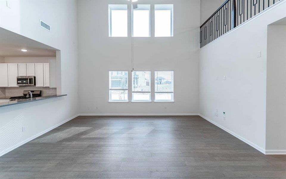 Spacious, unfurnished interior of a new home in Sagebrook, Lantana (Image 10).