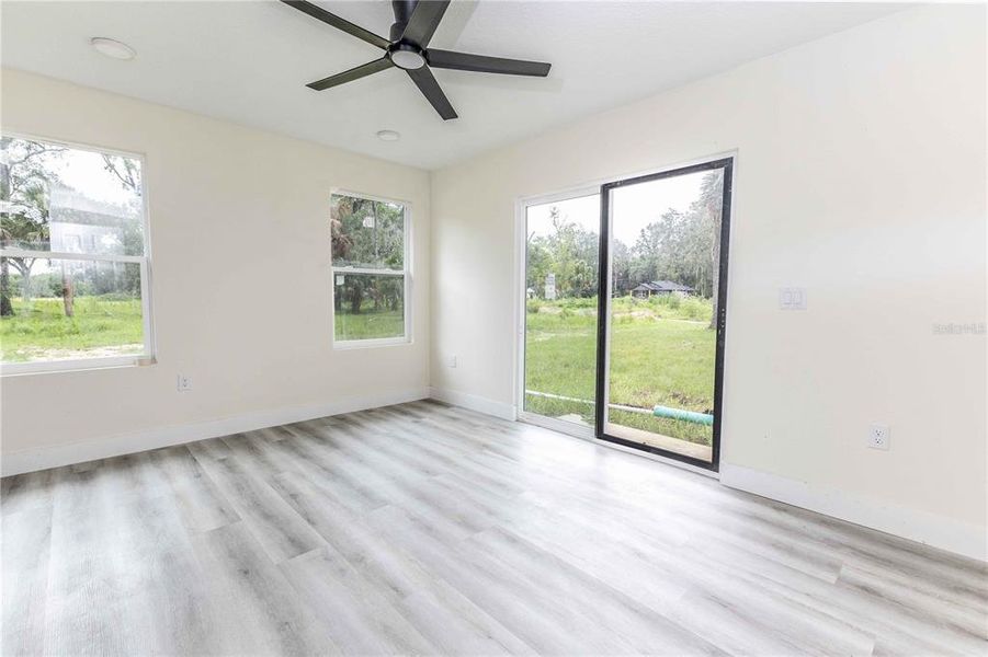 Spacious, unfurnished interior of a new home in , Lake Panasoffkee (Image 12).