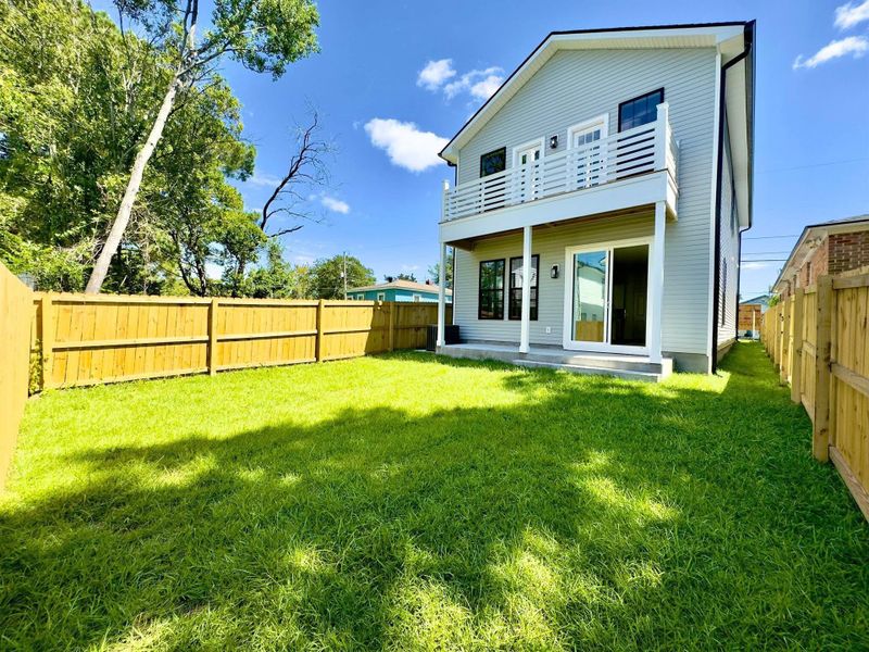 Exterior details and patio area of a home in , North Charleston (Image 2).