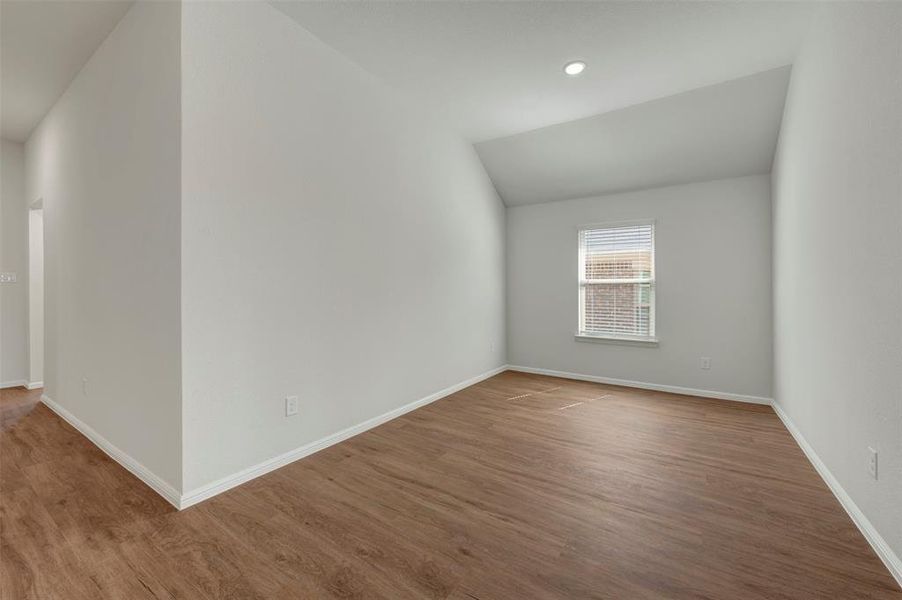 Spacious, unfurnished interior of a new home in Sanderos, Fort Worth (Image 17).