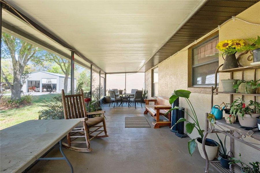 Exterior details and patio area of a home in , Dade City (Image 21).