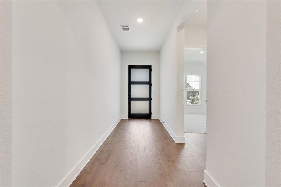 Spacious, unfurnished interior of a new home in Tavolo Park, Fort Worth (Image 16). Spacious, unfurnished interior of a new home in Tavolo Park, Fort Worth (Image 16).