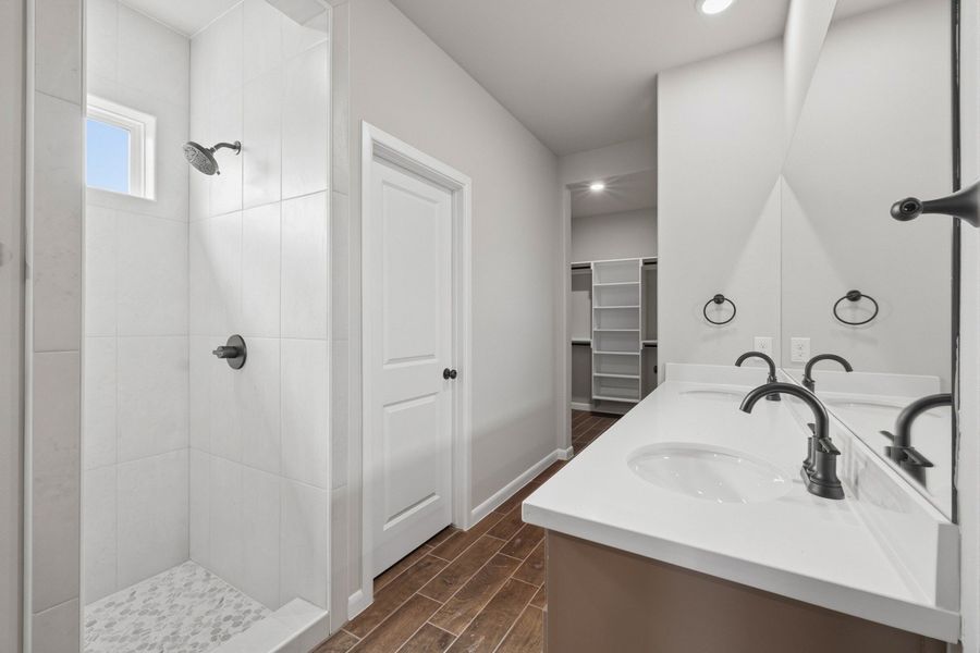Furnished interior view inside a new home in Alberta Heights, Edinburg (Image 5).
