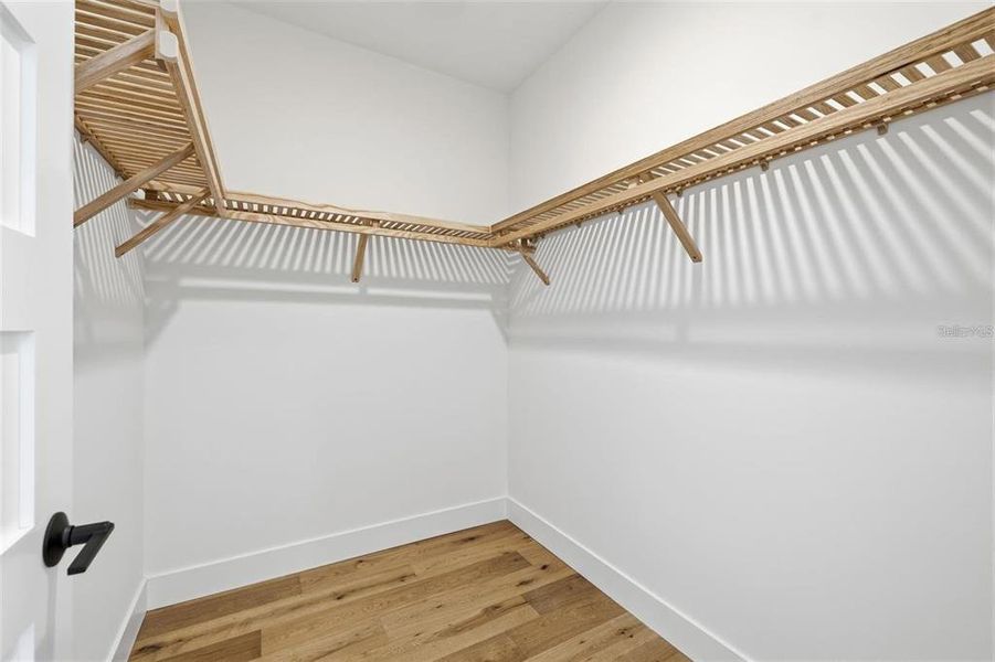 Spacious, unfurnished interior of a new home in , Tampa (Image 42).