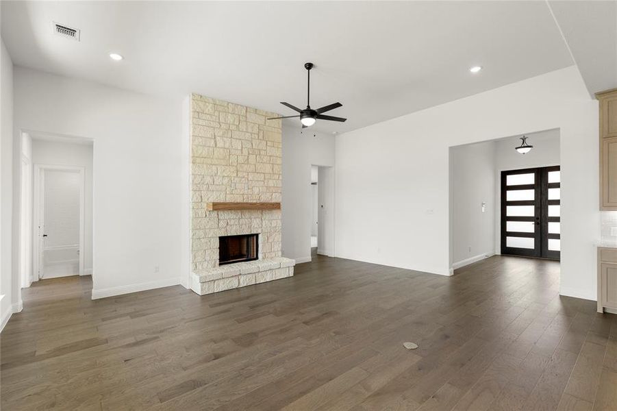 13. 335 Waterview - Family (2)