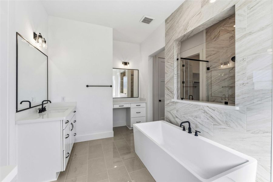 Furnished interior view inside a new home in Valencia, Manvel (Image 11).