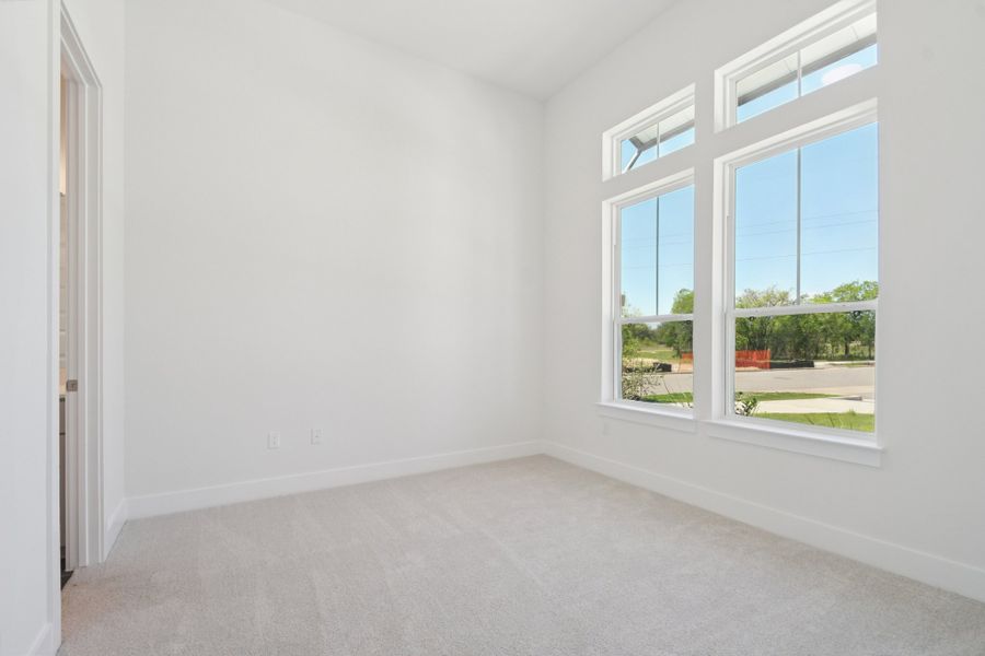 Spacious, unfurnished interior of a new home in Persimmon, Buda (Image 20).