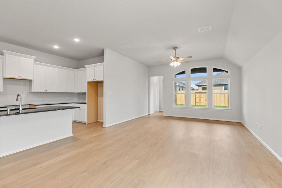 Spacious, unfurnished interior of a new home in Aldeana, Bonney (Image 25).