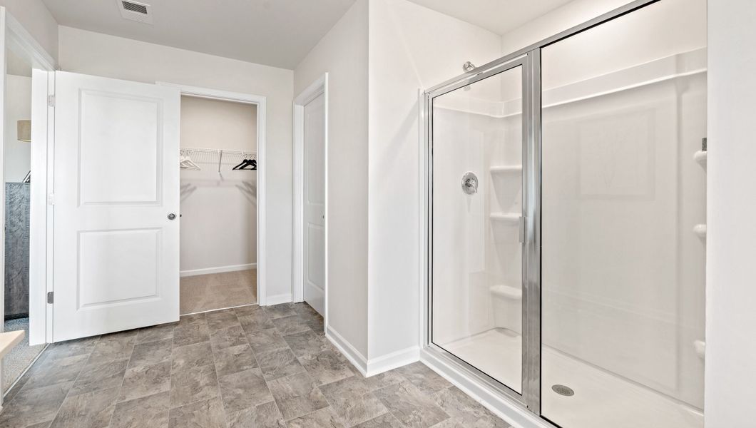 Spacious, unfurnished interior of a new home in Sage Grove, Lyman (Image 23).