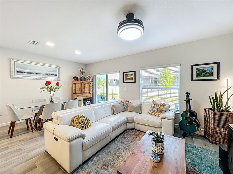 Furnished interior view inside a new home in , Orlando (Image 45).