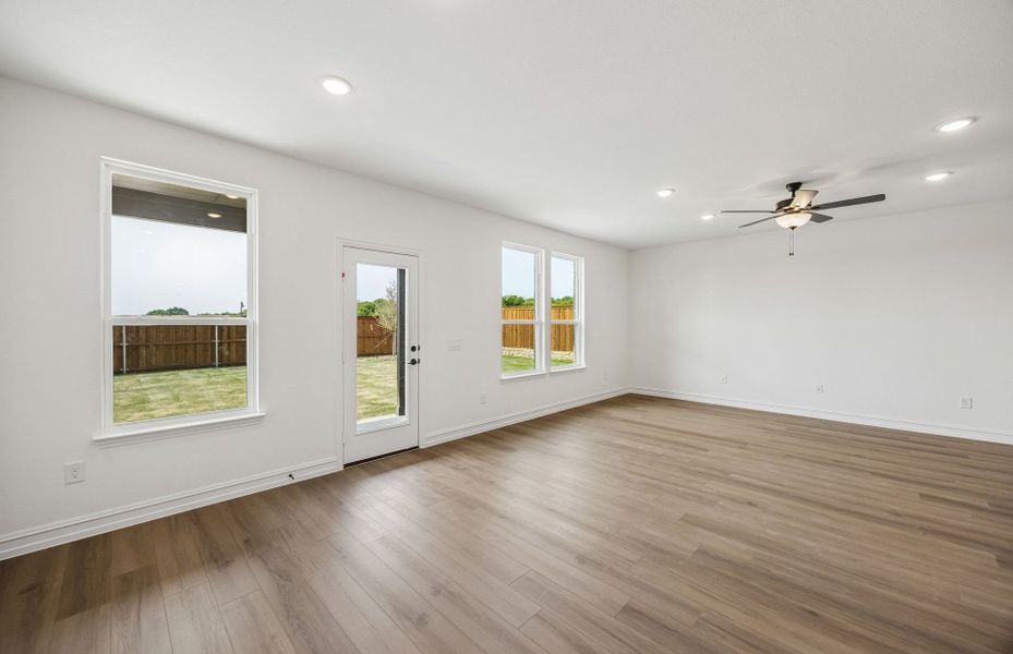 Spacious, unfurnished interior of a new home in Wilson Creek Meadows, Celina (Image 17).