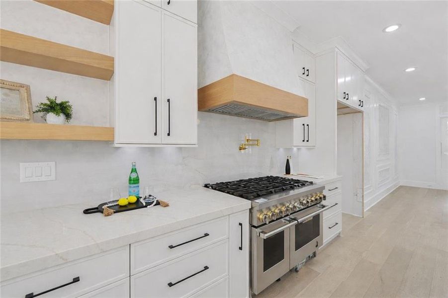 Furnished interior view inside a new home in , Grayson (Image 7).