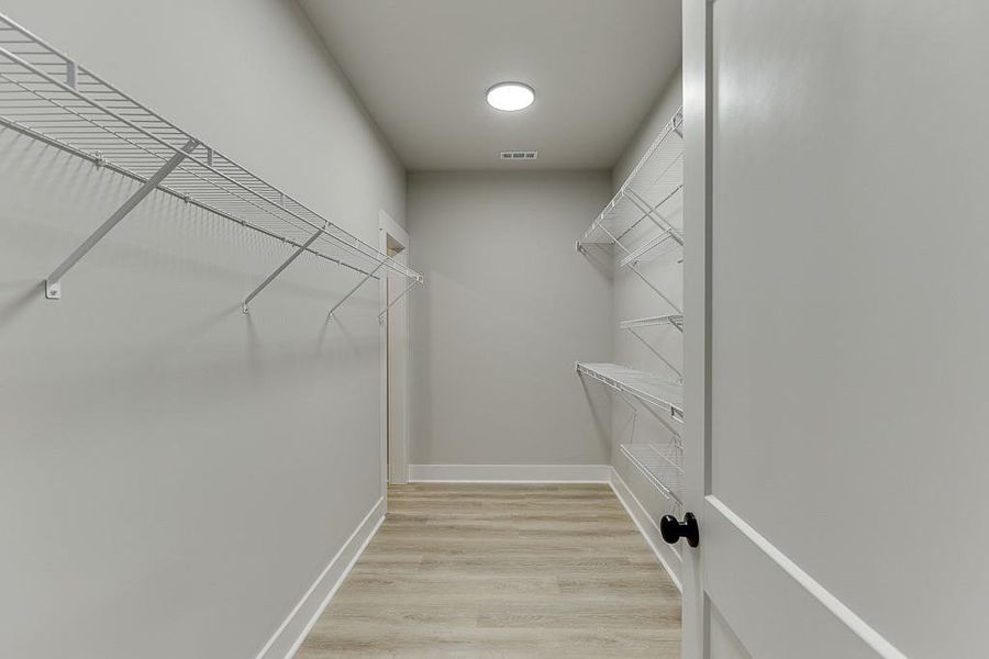 Spacious, unfurnished interior of a new home in , Jefferson (Image 41).