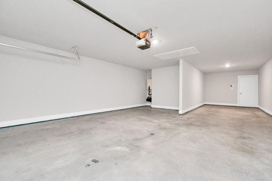 Spacious, unfurnished interior of a new home in Grand Oaks Reserve, Cleveland (Image 35). Spacious, unfurnished interior of a new home in Grand Oaks Reserve, Cleveland (Image 35).