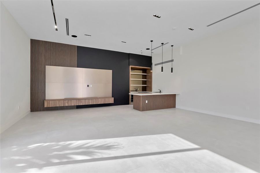 Spacious, unfurnished interior of a new home in , Plantation (Image 48).