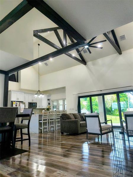 Community amenities in , Auburndale (Image 19).