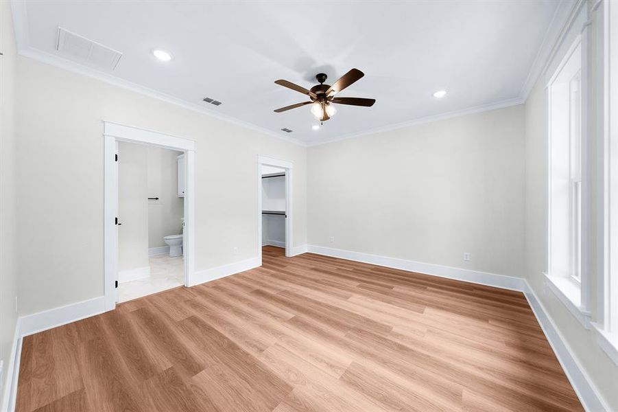 Spacious, unfurnished interior of a new home in , Mineola (Image 16).