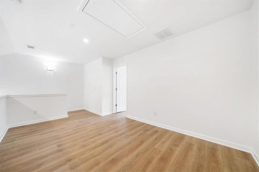 Spacious, unfurnished interior of a new home in , Union City (Image 29).