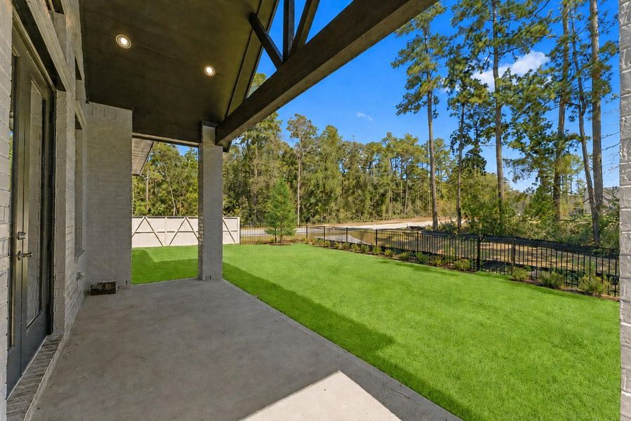 Large cul-de-sac lot with mature trees behind the property. Large cul-de-sac lot with mature trees behind the property.