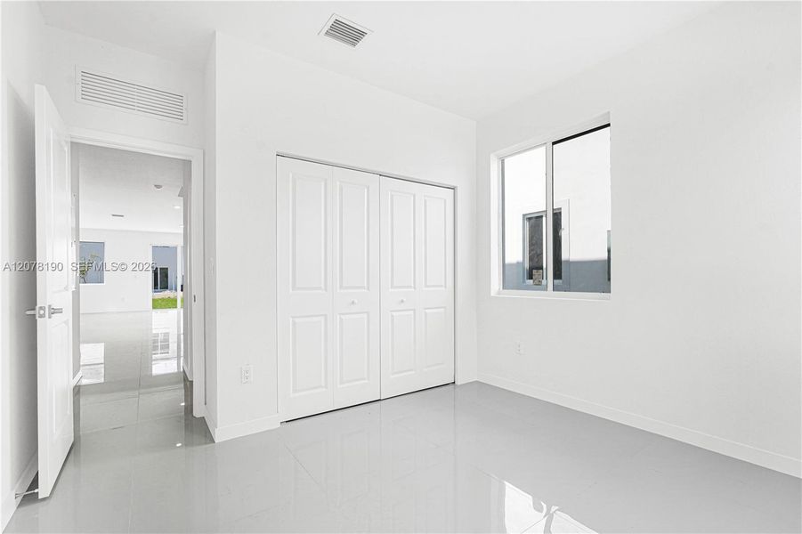 Spacious, unfurnished interior of a new home in , Miami (Image 114).