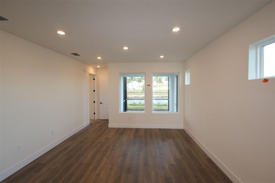 Spacious, unfurnished interior of a new home in Gracewater at Sarasota, Sarasota (Image 7).